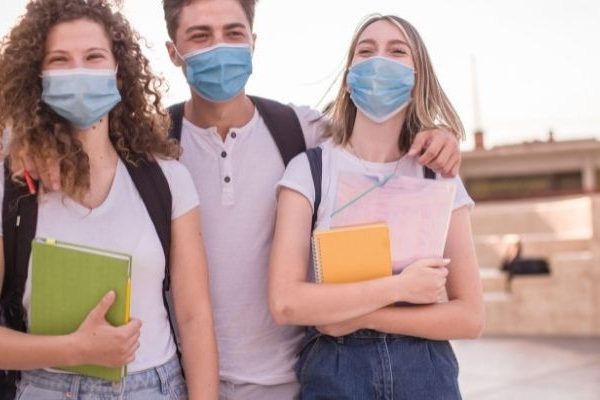 centralllab-test-koronoiou-se-pronomiaki-timi-gia-mathites-kai-foitites